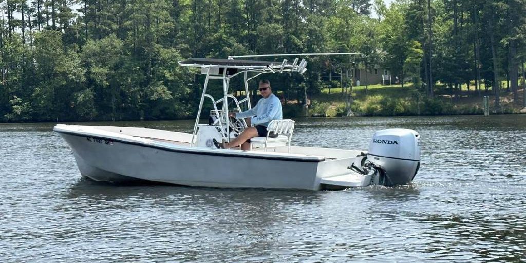 Swan Point Equalizer 19' center console boat